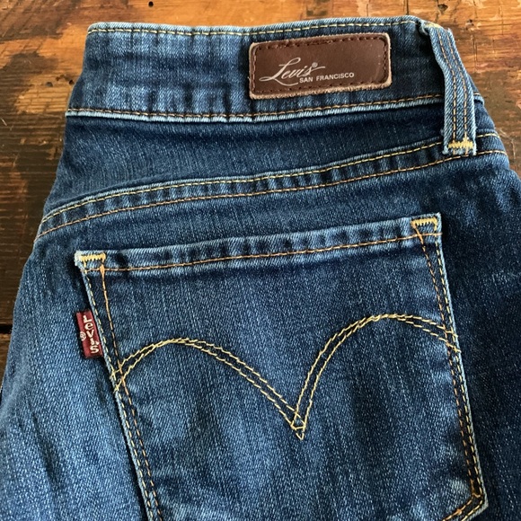 Woman’s Levi’s Skinny Jeans 👖 - Picture 2 of 4